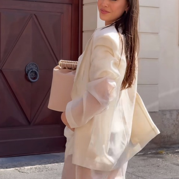 ❗️PRICE FIRM❗️ H&M EDITION OVERSIZED SHEER BLAZER SIZE M - Picture 10 of 16